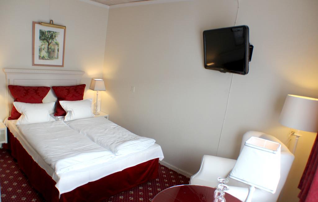 Store Restrup Manor House Bagian luar foto