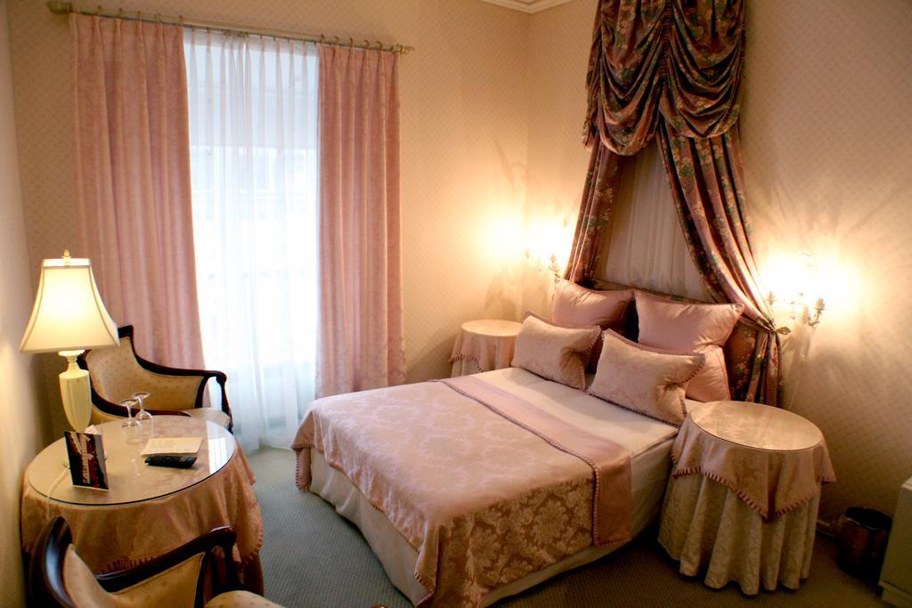 Store Restrup Manor House Bagian luar foto