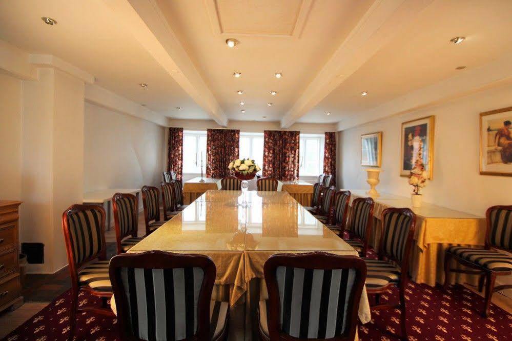 Store Restrup Manor House Bagian luar foto