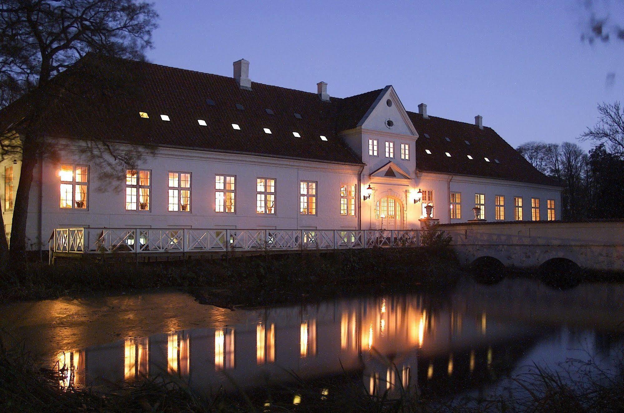 Store Restrup Manor House Bagian luar foto