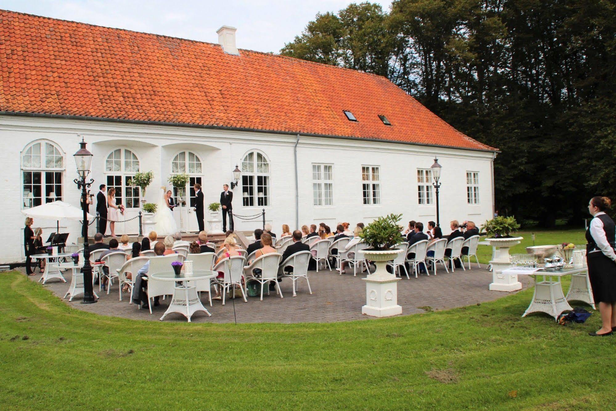 Store Restrup Manor House Bagian luar foto