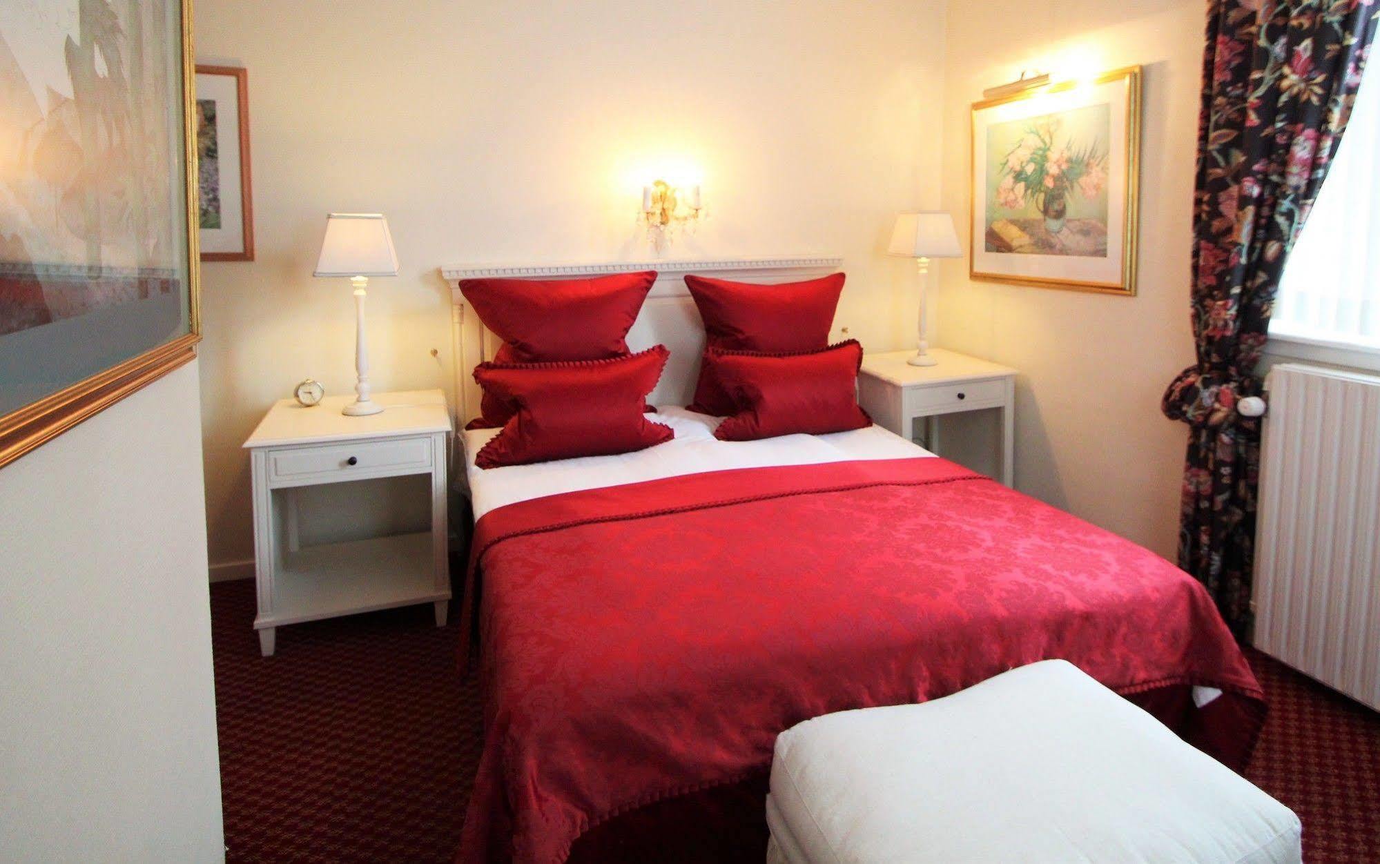 Store Restrup Manor House Bagian luar foto