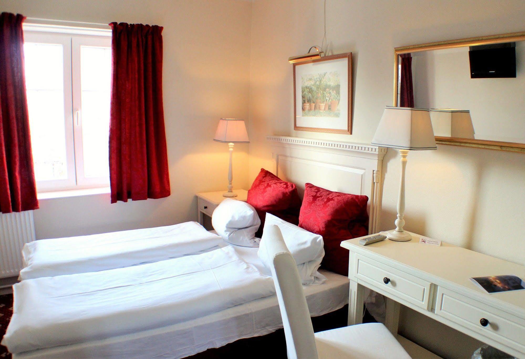 Store Restrup Manor House Bagian luar foto