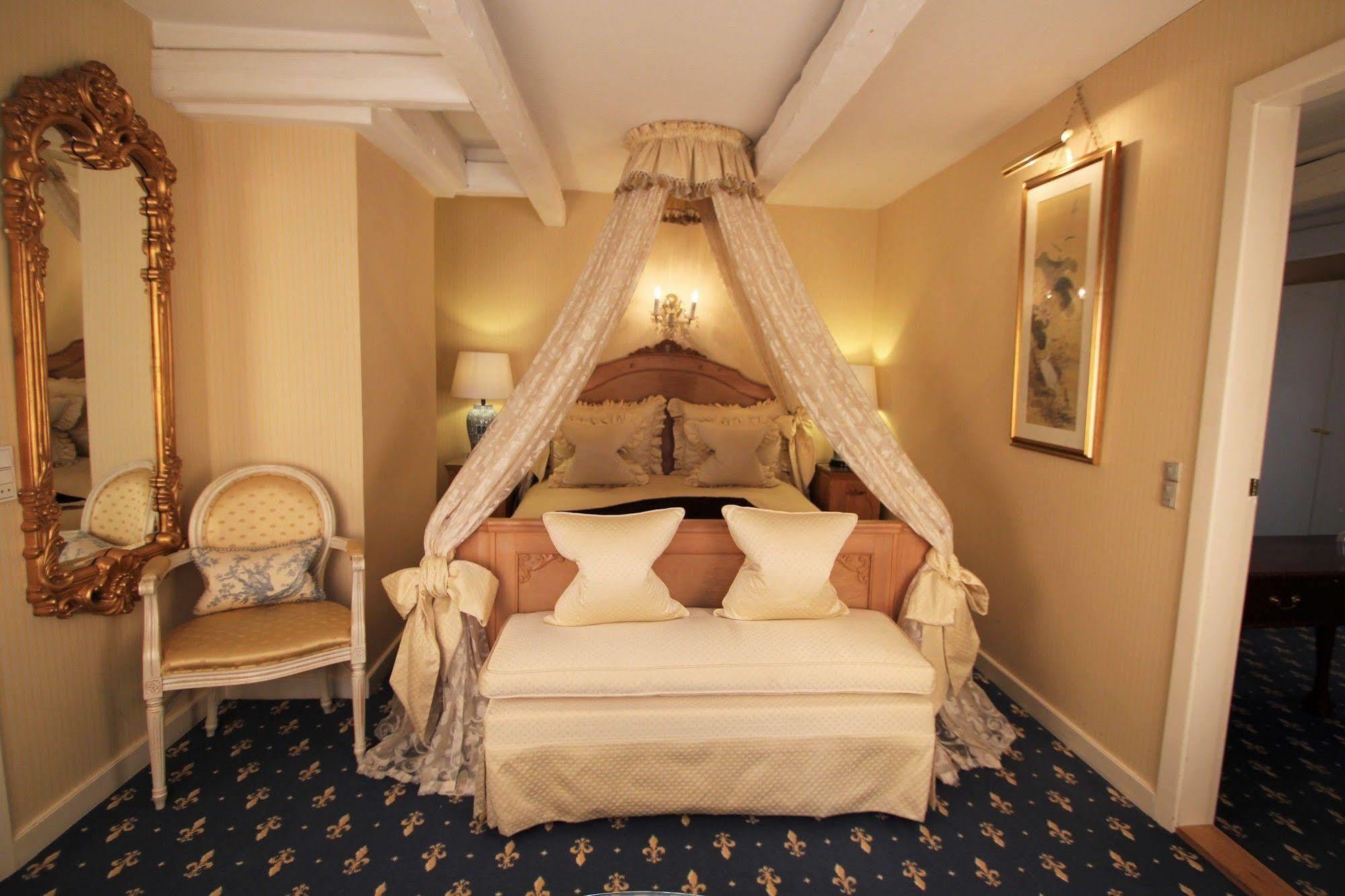 Store Restrup Manor House Bagian luar foto
