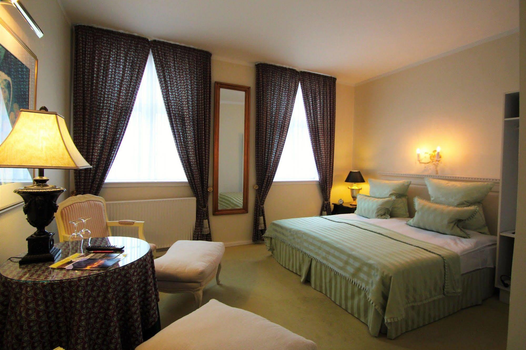 Store Restrup Manor House Bagian luar foto