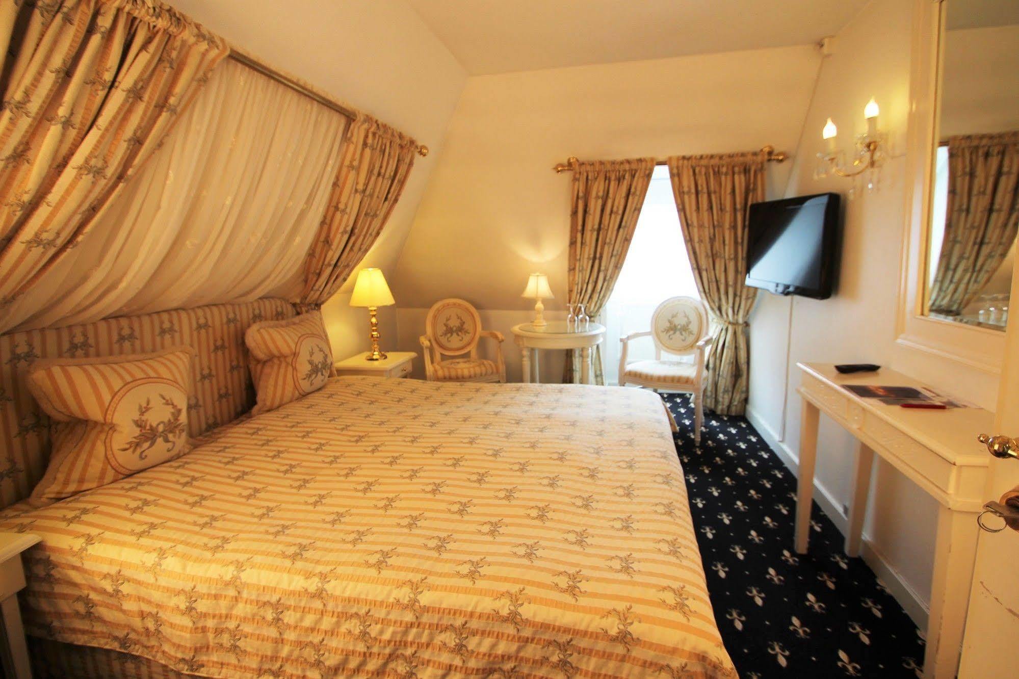 Store Restrup Manor House Bagian luar foto