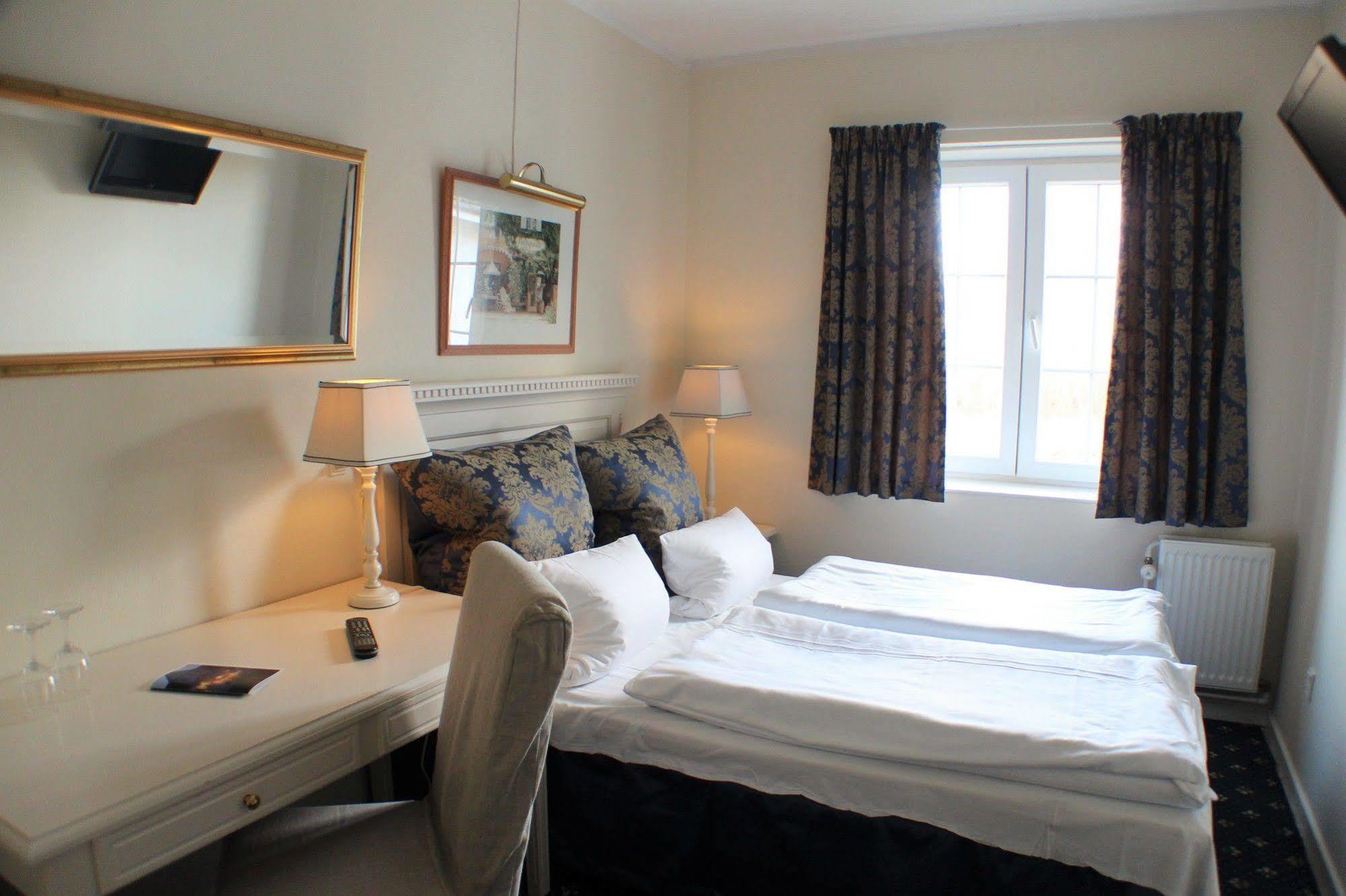 Store Restrup Manor House Bagian luar foto