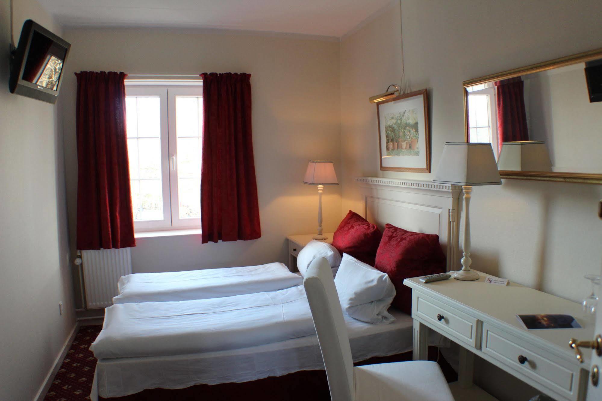 Store Restrup Manor House Bagian luar foto